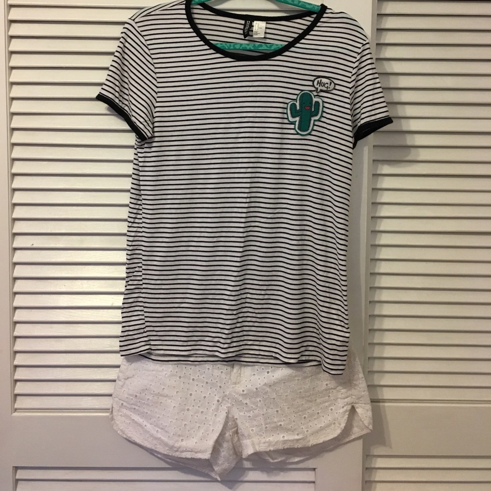Tshirt and eyelet white shorts outfit