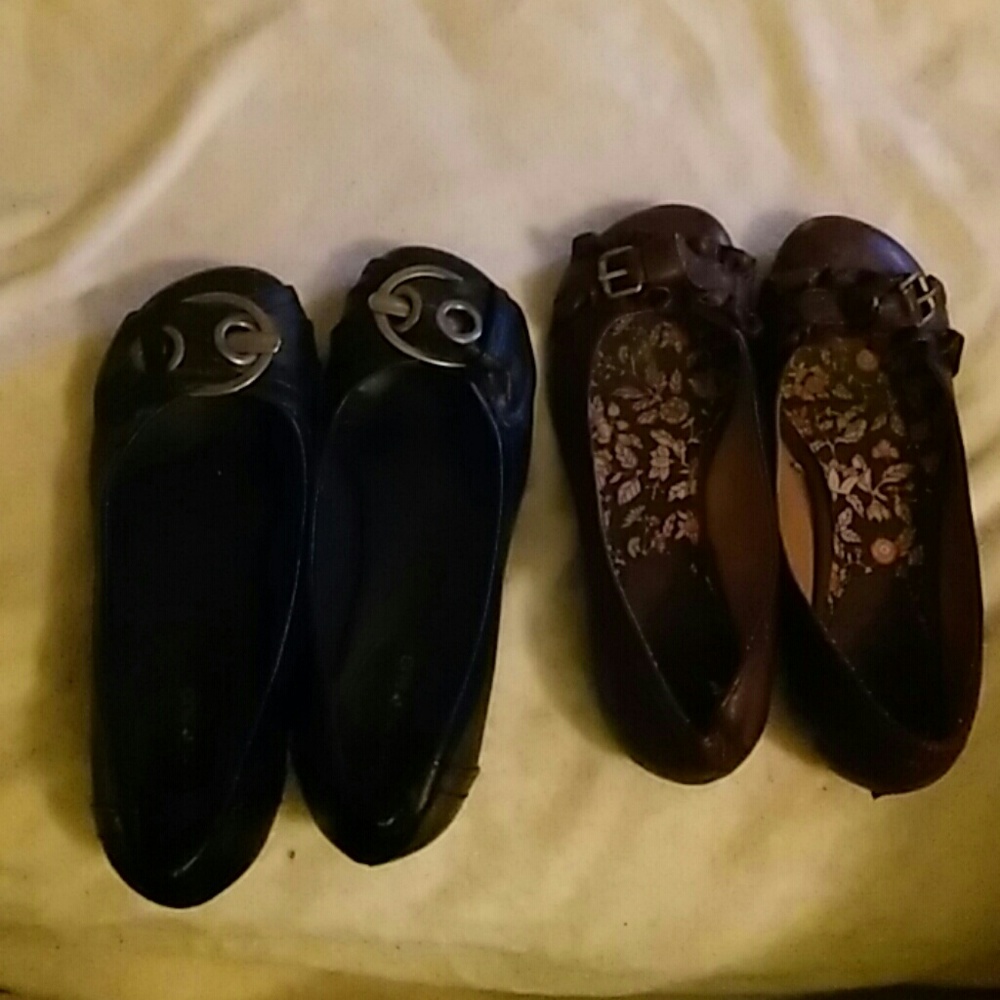 2 pairs of Flats