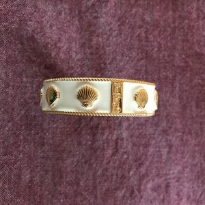 Lilly Pulitzer Jewelry - Lilly Pulitzer White and Gold Seashell Bracelet Lilly Pulitzer Jewelry - Lilly Pulitzer White and Gold Seashell Bracelet
