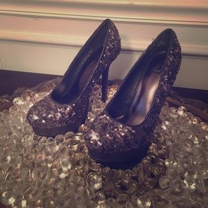 Sequined Pumps. PROM 👌🏽