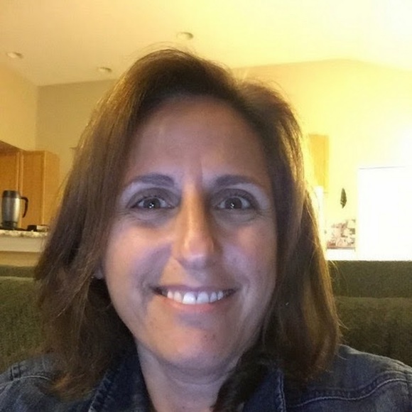 Meet your Posher, Debbie - Picture 1 of 1