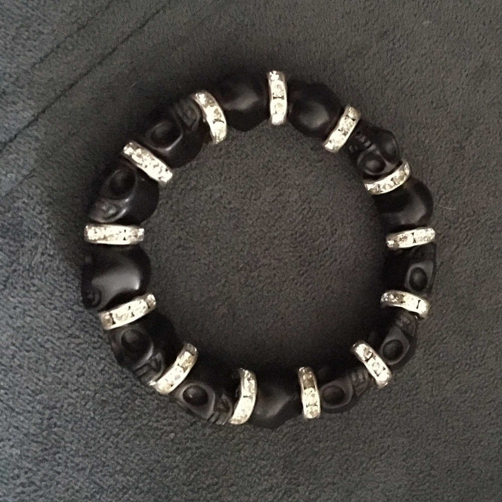 Nwot black & silver skull bracelet