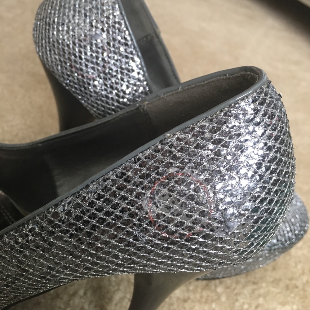 Silver Heels - Picture 6 of 6
