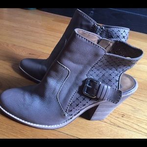 Brown/gray boot heels.