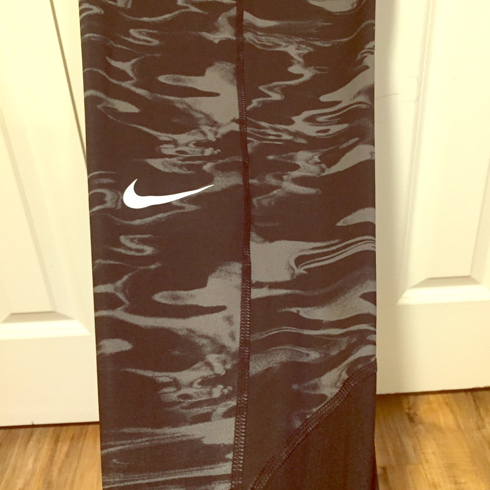 Nike pro crop leggings black and grey