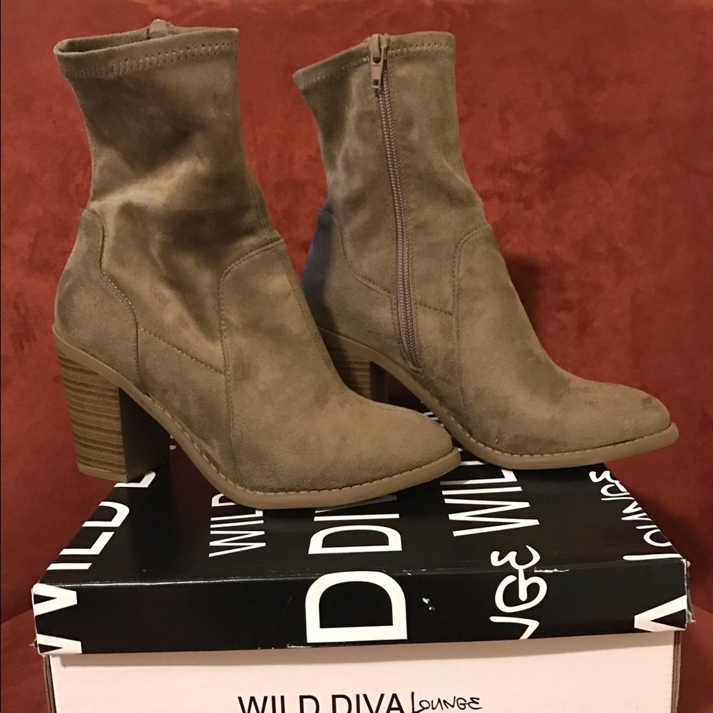Wild Diva Lounge Side Zip-Up Chunky Heel Booties