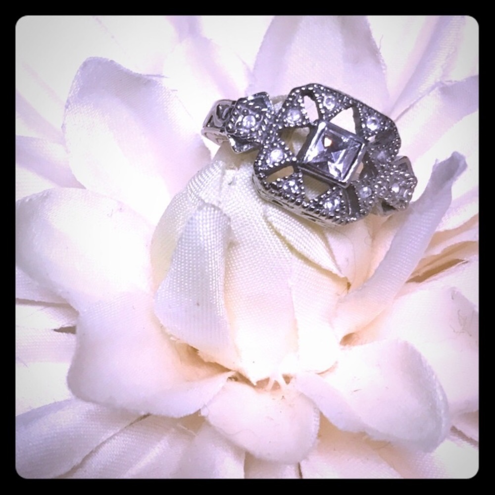 ⭐️BOGO 50% off-Modern/vintage looking ring