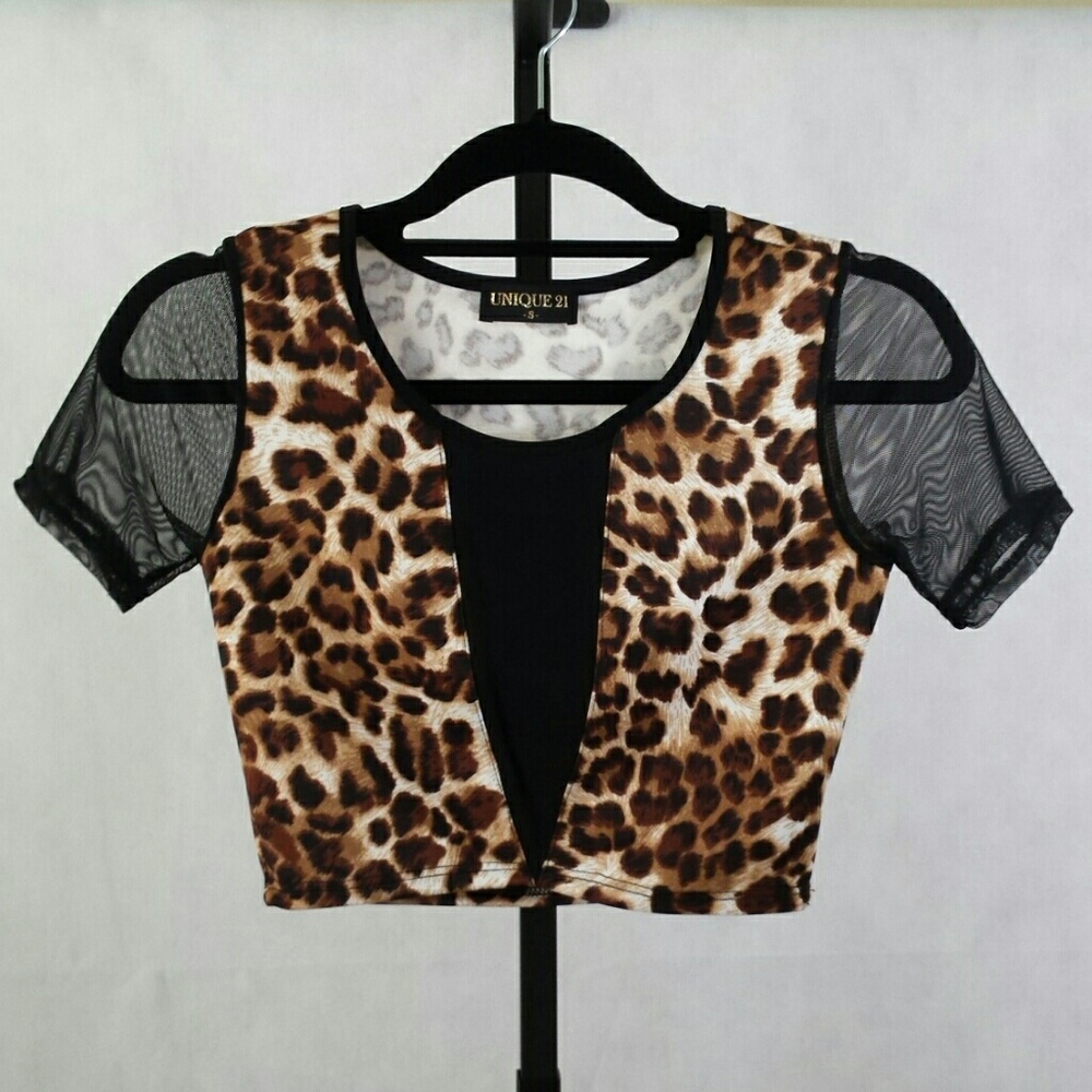 Unique 21 Leopard Print Crop - Top. NWOT.