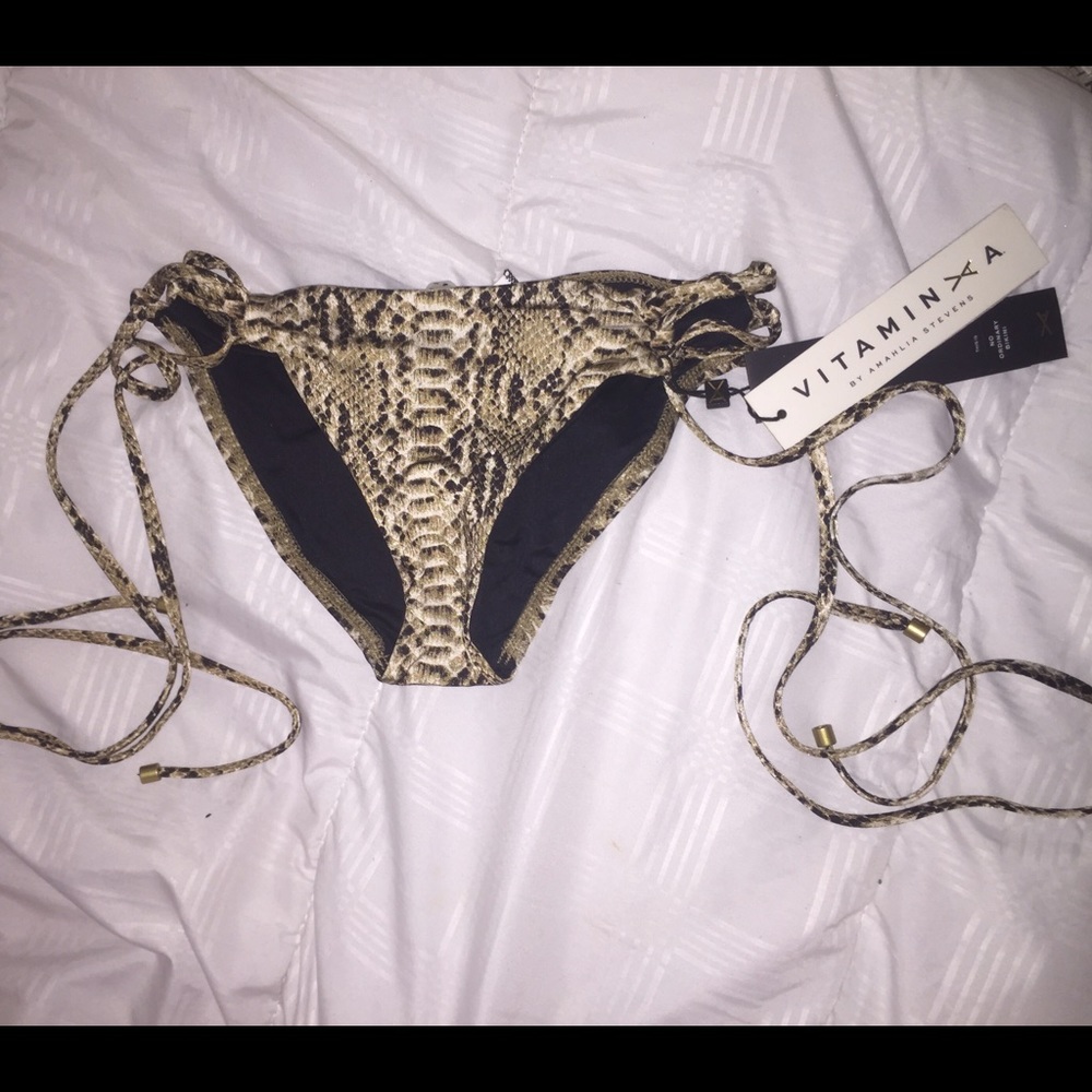 NWT Vitamin A bikini bottoms