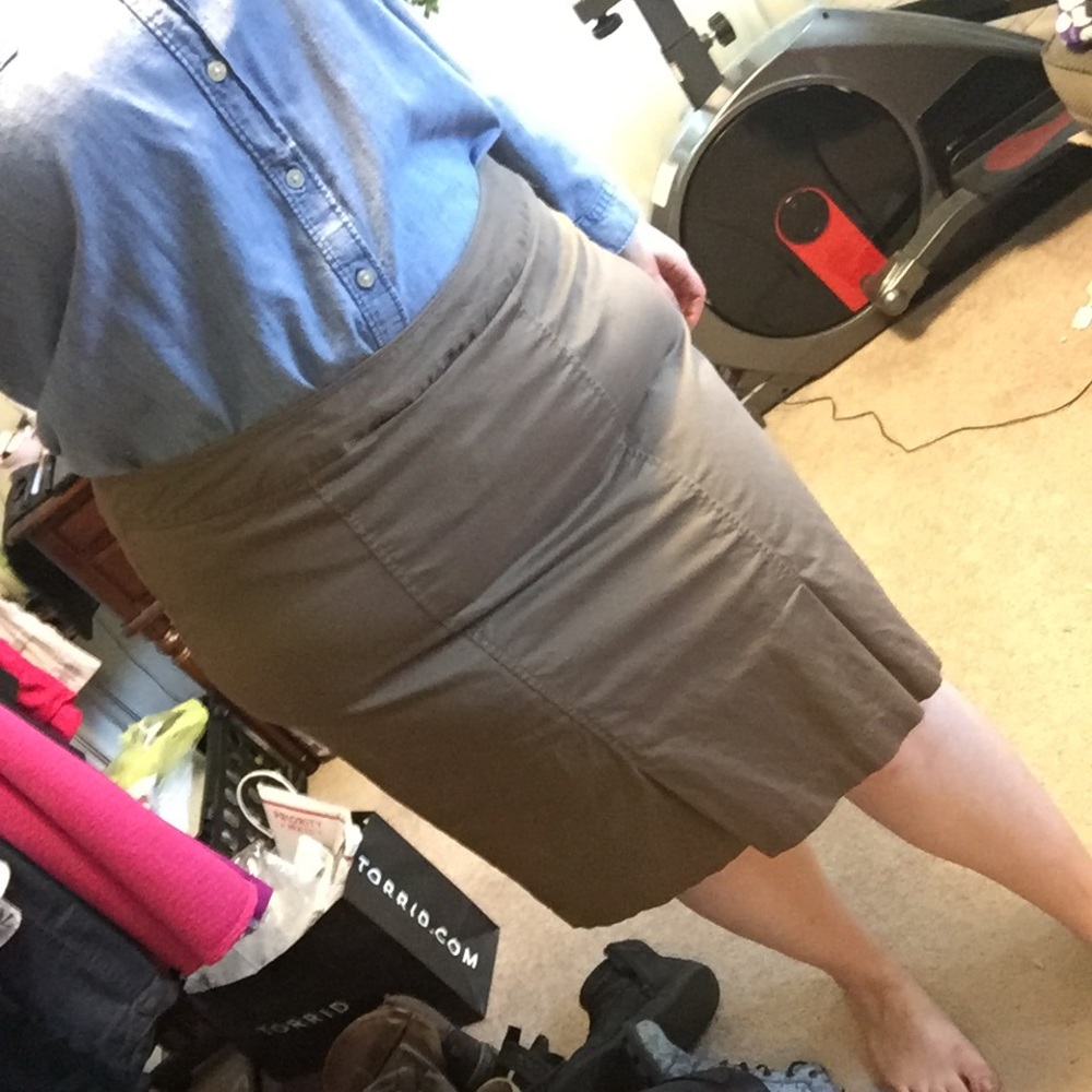 Old navy pleated pencil skirt- GREAT 4 the office
