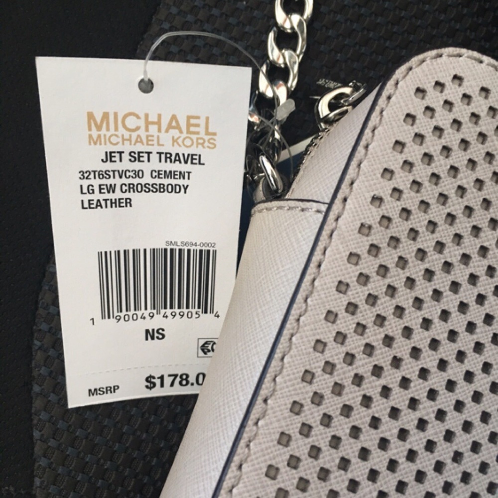 🚫Sold🚫MICHAEL KORS PERFORATED LEATHER CROSSBODY - Picture 4 of 6