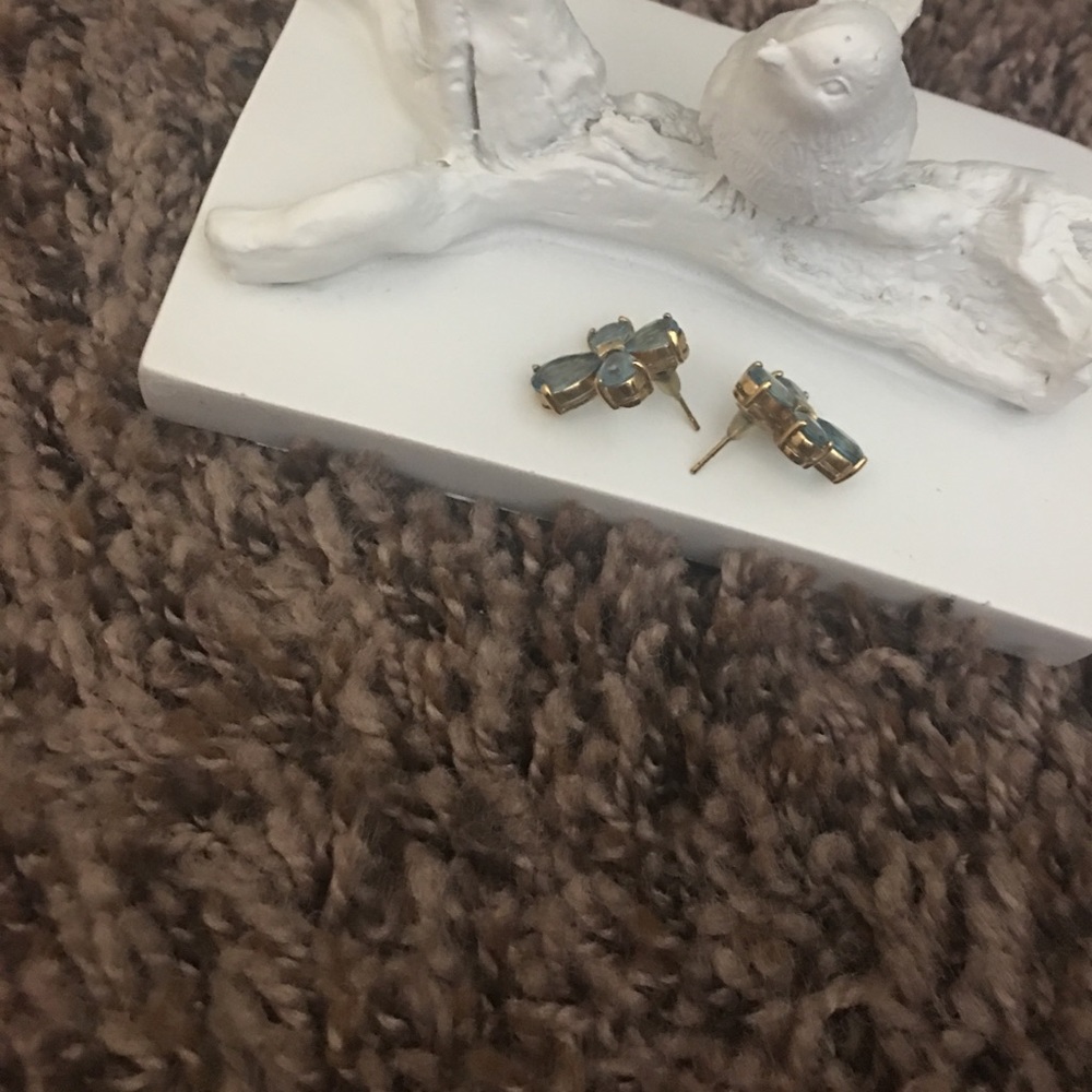 Earing - Picture 2 of 2