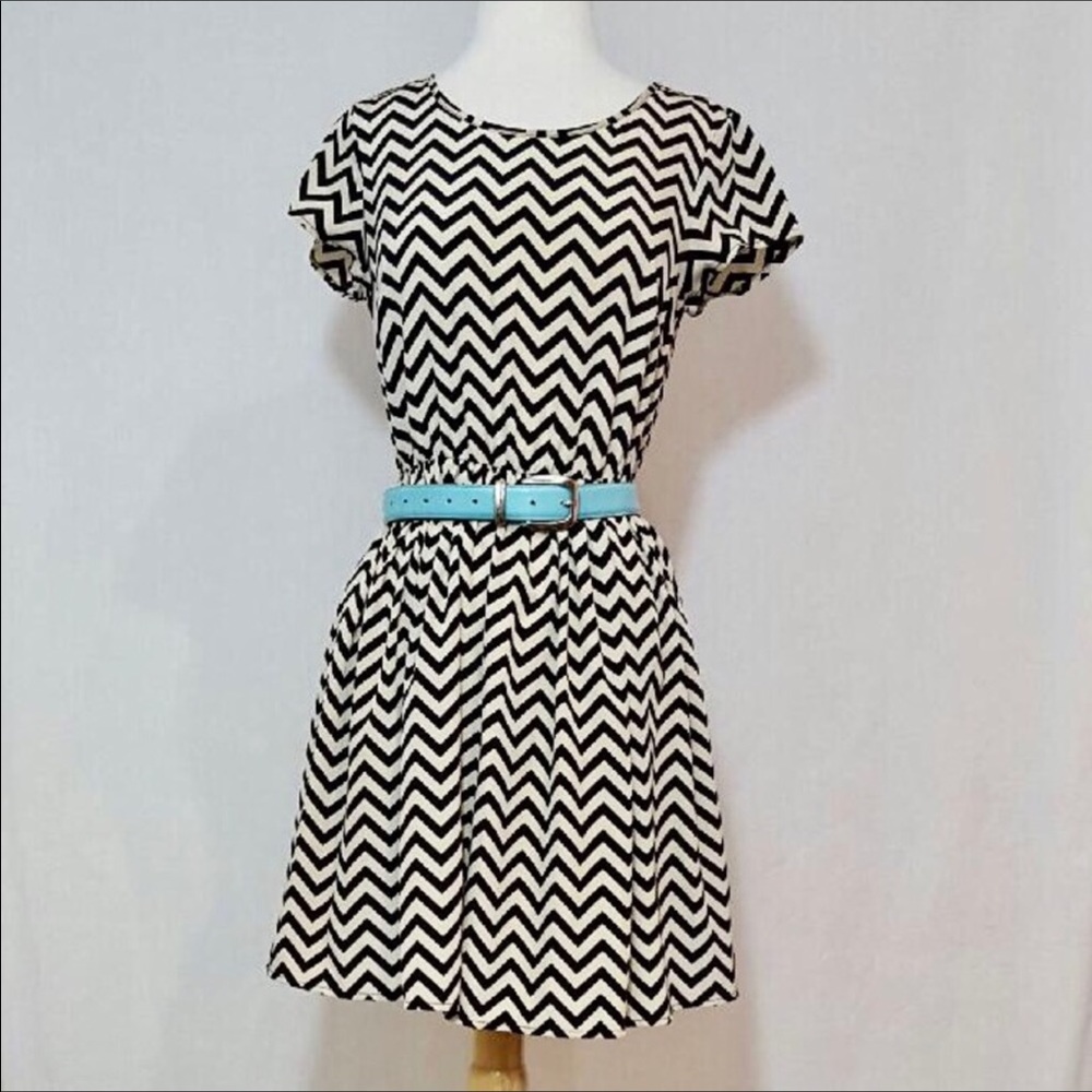 👗 NWOT Chevron Dress- super cute😍 Fun unique