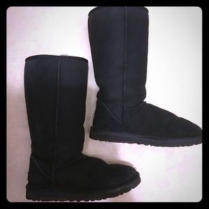 UGG tall black boots. 👢