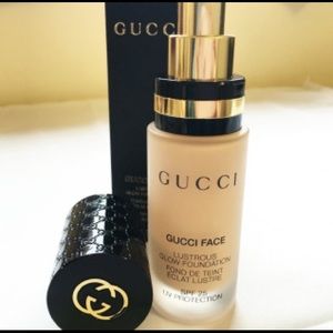 Gucci lustrous glow foundation with sunscreen