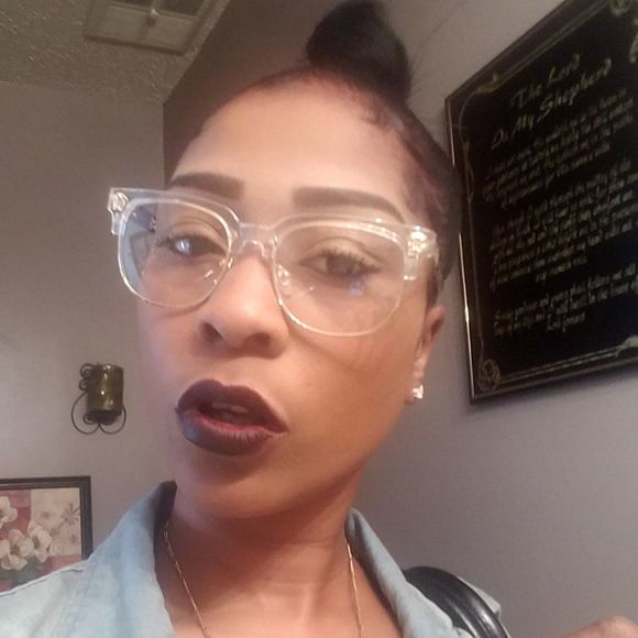 Meet your Posher, Donna - Picture 1 of 1