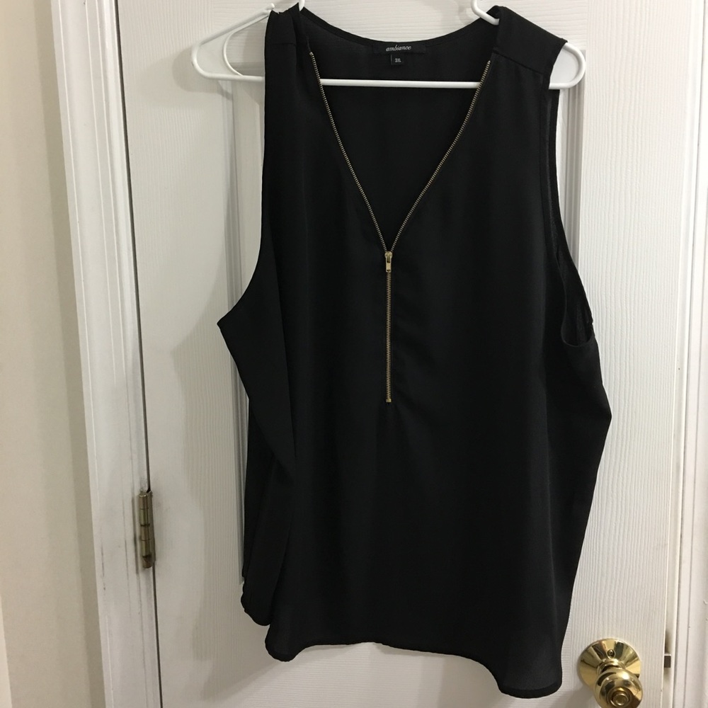 Women's zipper sleeveless top