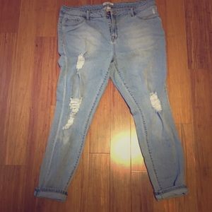 Plus size distressed boyfriend jeans SZ 20