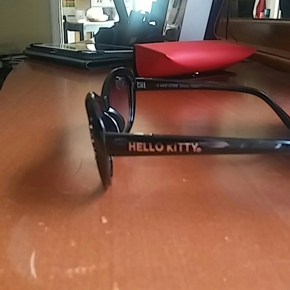 Hello Kitty Glasses - Picture 3 of 4