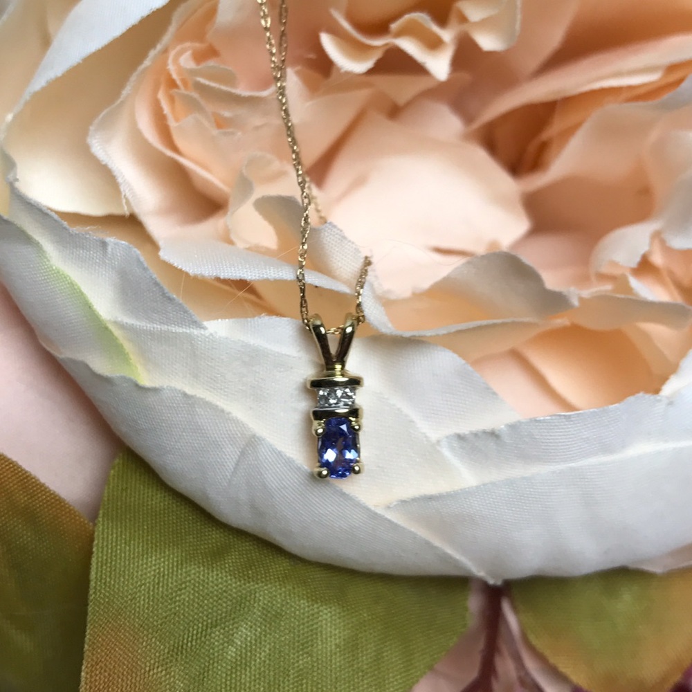 Tanzanite, diamond and 14k yellow gold ring