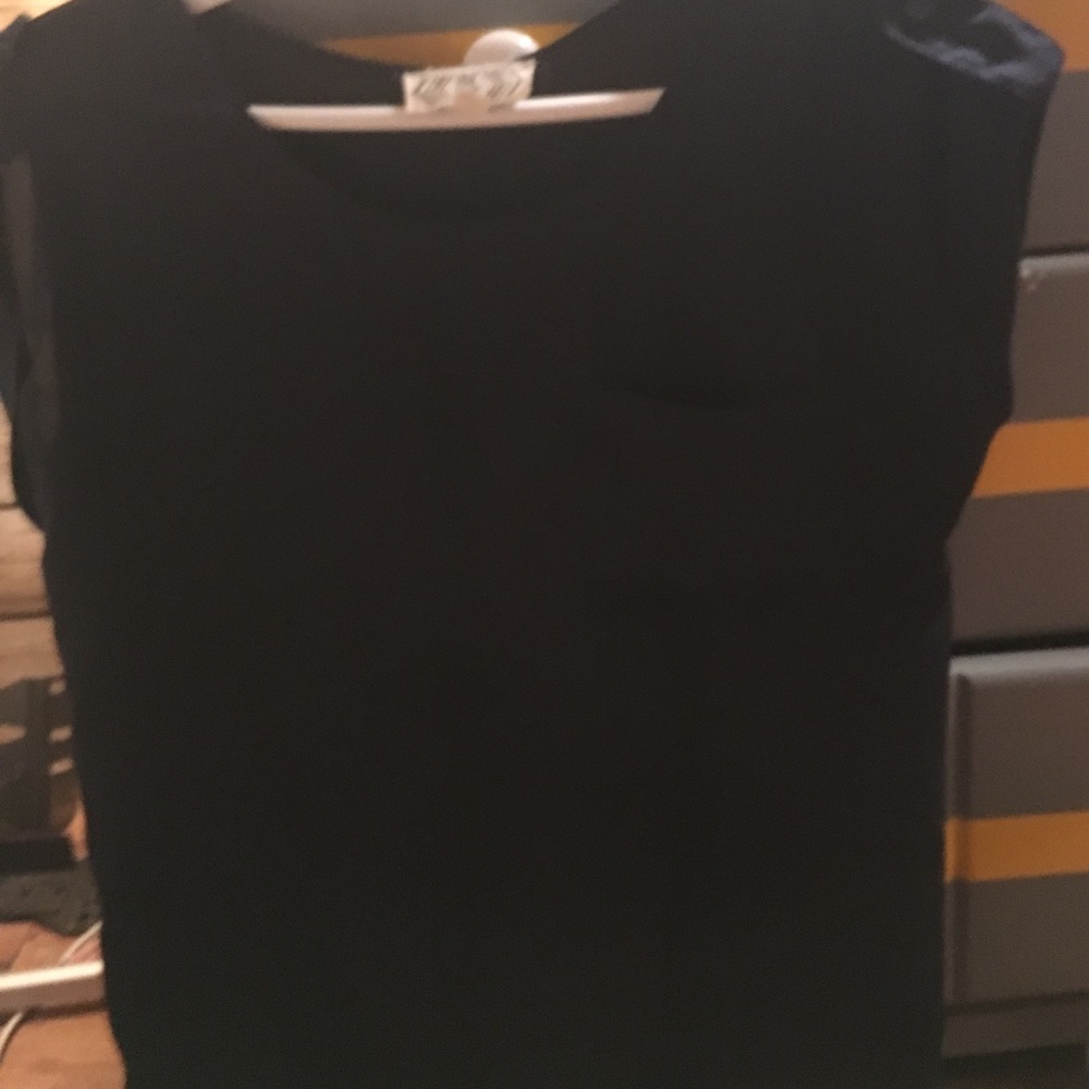Light weight navy top with button detail like new