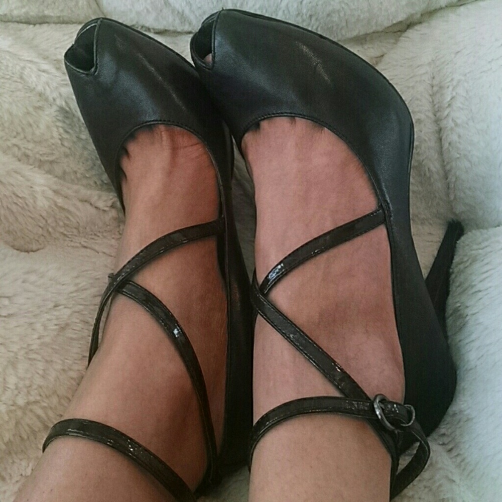 MARKDOWN!! Nine West Strappy Heels