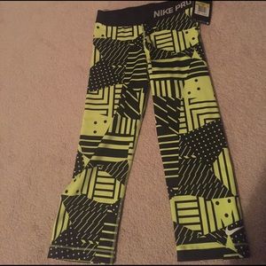 Nike capri training leggings