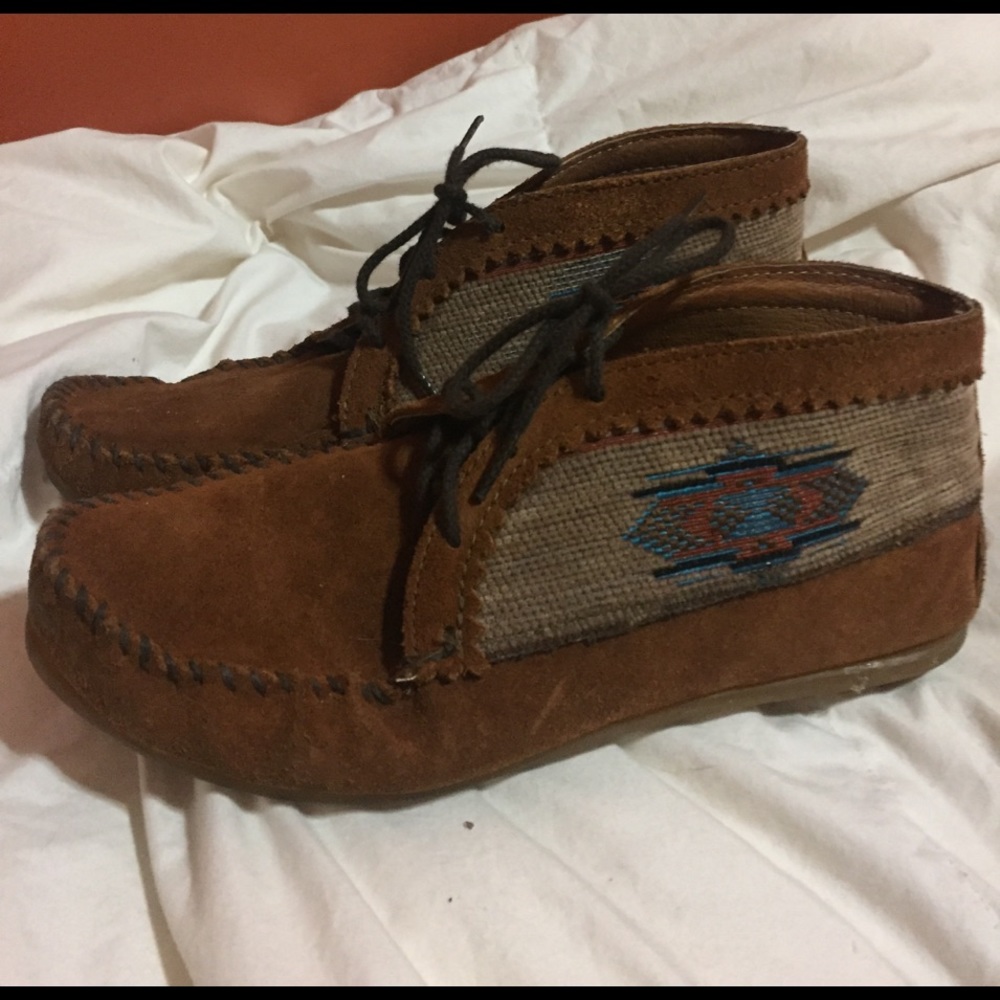 SOLD - Minnetonka ankle boots
