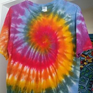 Men's L tie-dye rainbow colors  large t-shirt