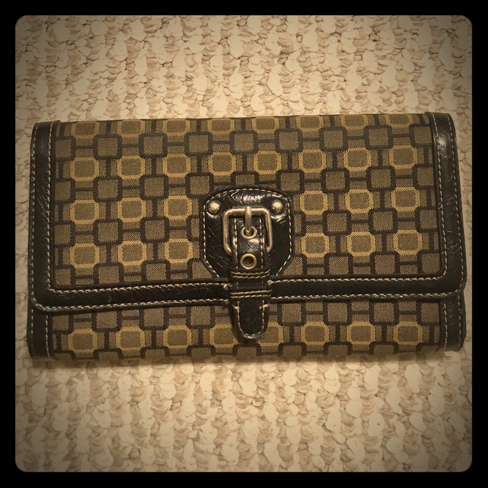 *LAST CALL*16 slot/5 pocket tri-fold wallet