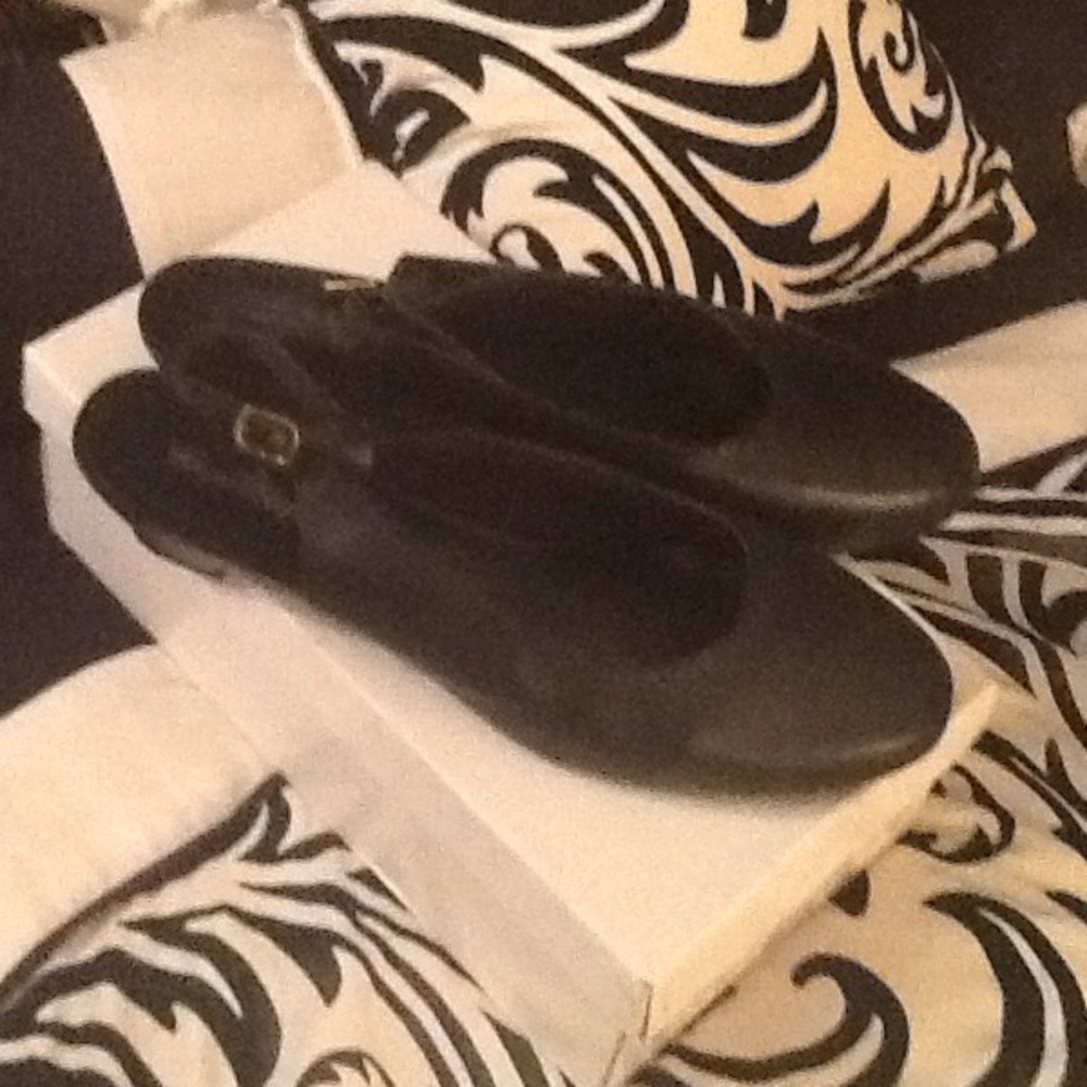Shoes - Picture 2 of 4