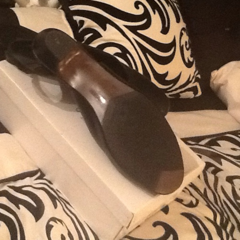 Shoes - Picture 3 of 4