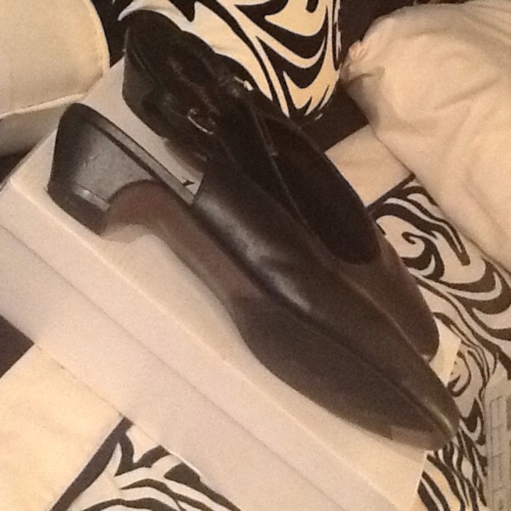 Shoes - Picture 4 of 4