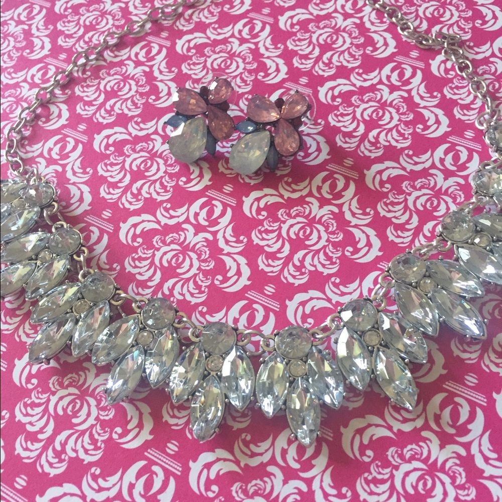 💎🛍 Crystal Rhinestone Bib statement necklace 💐 - Picture 5 of 5