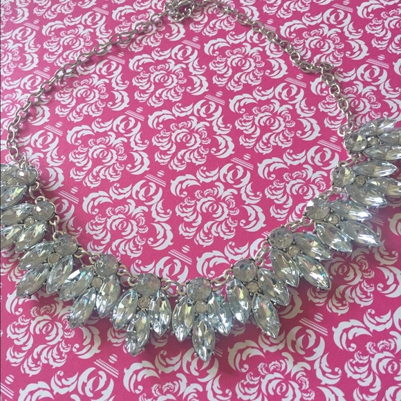 ๐๐ Crystal Rhinestone Bib statement necklace ๐ - Picture 3 of 5