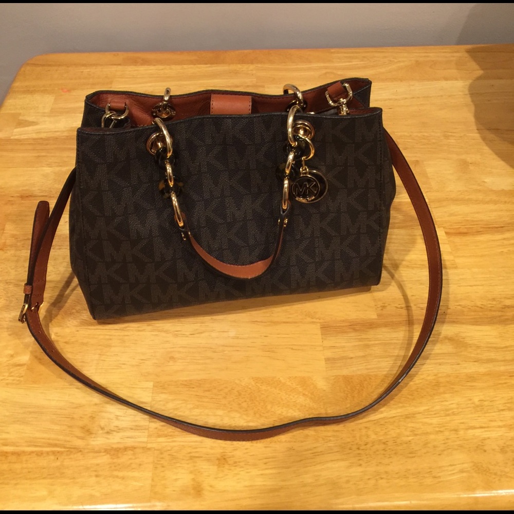 Micheal Kors Cynthia Medium Satchel