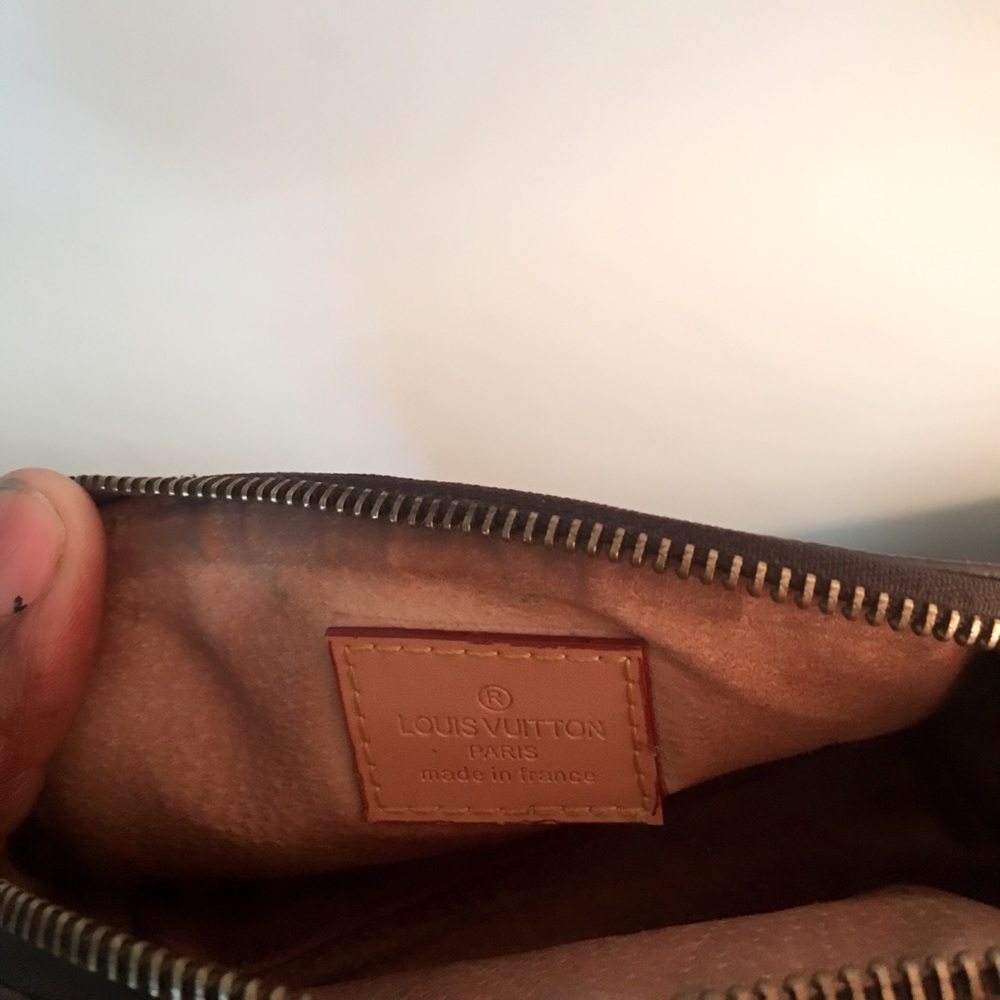 Louis Vuitton cosmetic pouch!!..πππ
πΎ - Picture 6 of 7