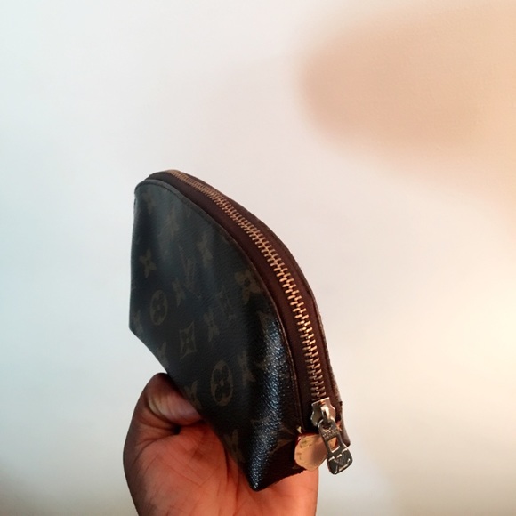 Louis Vuitton cosmetic pouch!!..💄💋💅🏾 - Picture 4 of 7