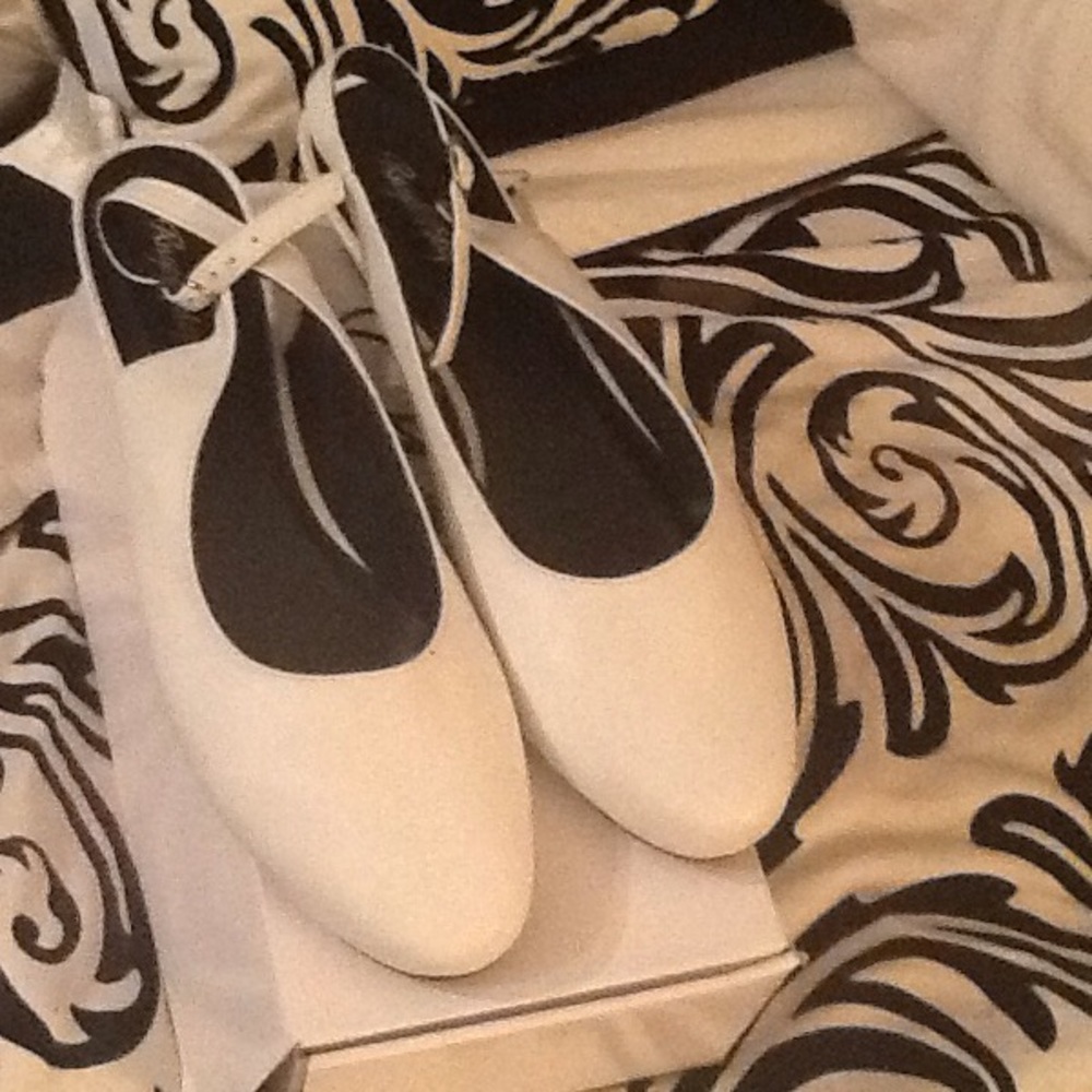 Shoes - Picture 2 of 4
