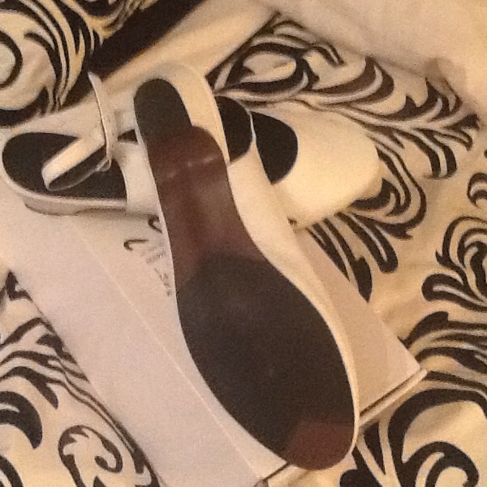 Shoes - Picture 4 of 4