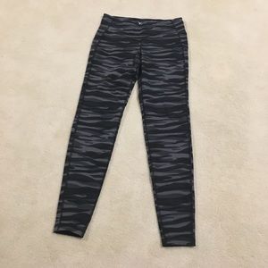 Old Navy camo workout pants Size L