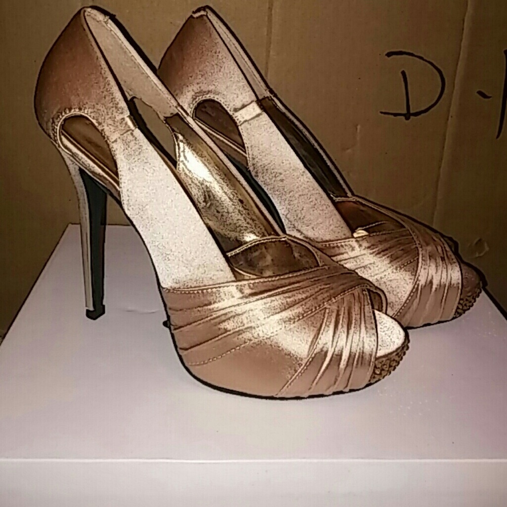 Gold Heels Just beautiful