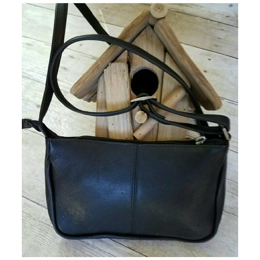 Black Purse with shoulder strap NWOT - Picture 2 of 6