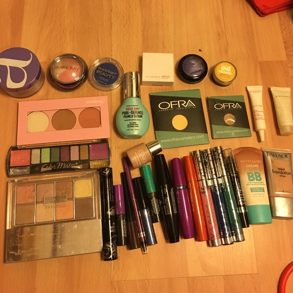 Makeup lot, huge!!!!