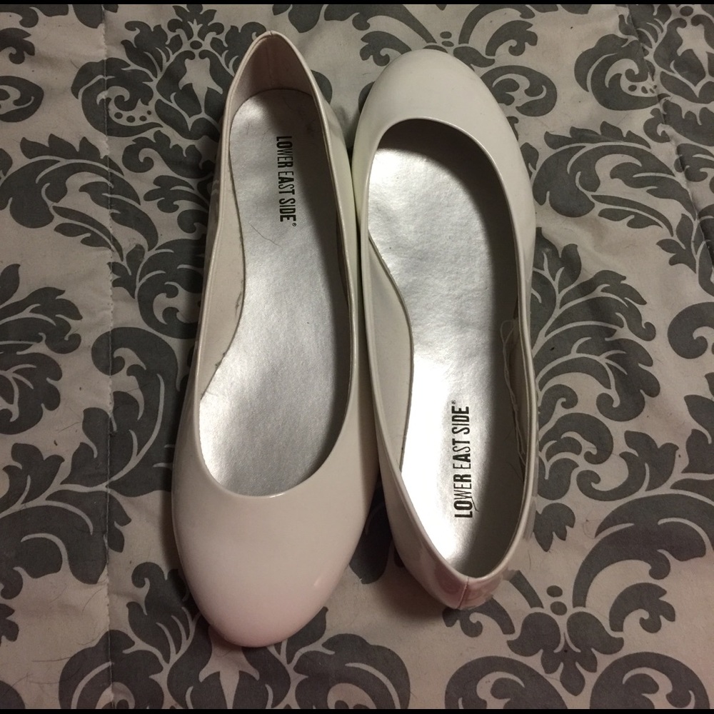 White 11W Flats
