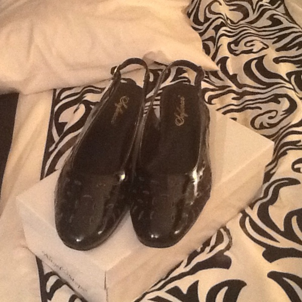 Shoes - Picture 2 of 5