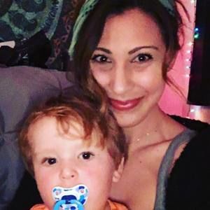 Meet your Posher, Hilary