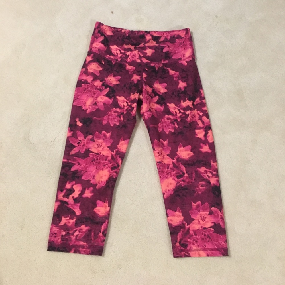 Old Navy Active Capri workout pants Size L