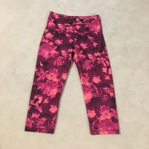 Old Navy Active Capri workout pants Size L