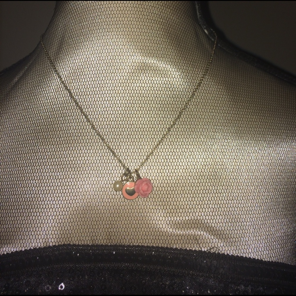 Gold dainty necklace.